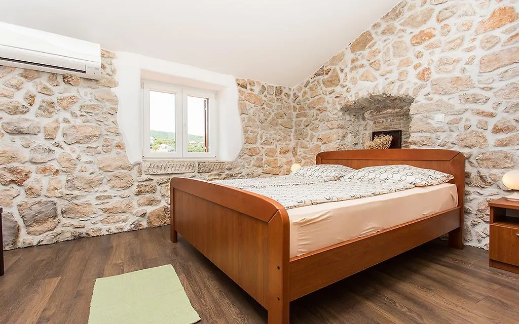 Apartment & Room Antonio Vrbnik  Kroatië