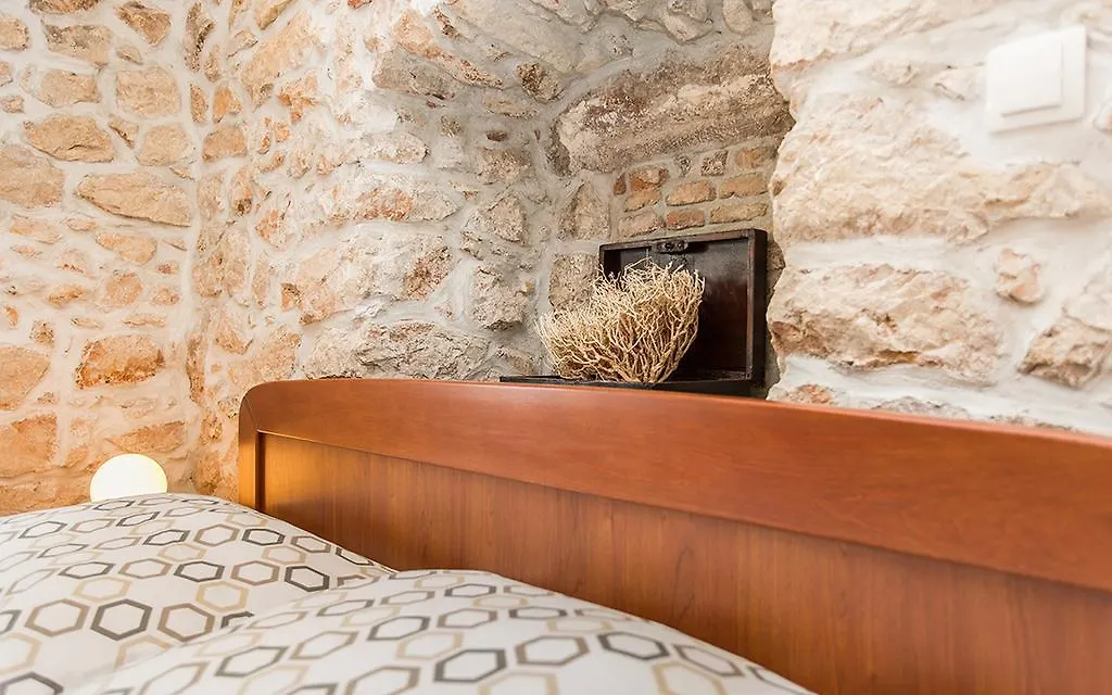 Apartment & Room Antonio Vrbnik