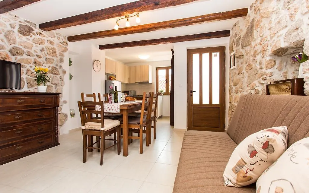 Apartment & Room Antonio Vrbnik  Vrbnik (Primorje-Gorski Kotar)