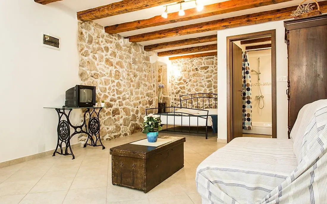 Apartment & Room Antonio Vrbnik